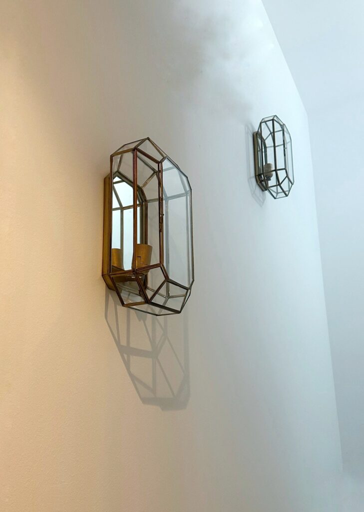 Farol de pared modelo Aplique Jerez en pared de escaleras
