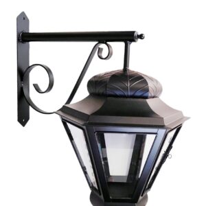 Farol con brazo de metal y vidrio